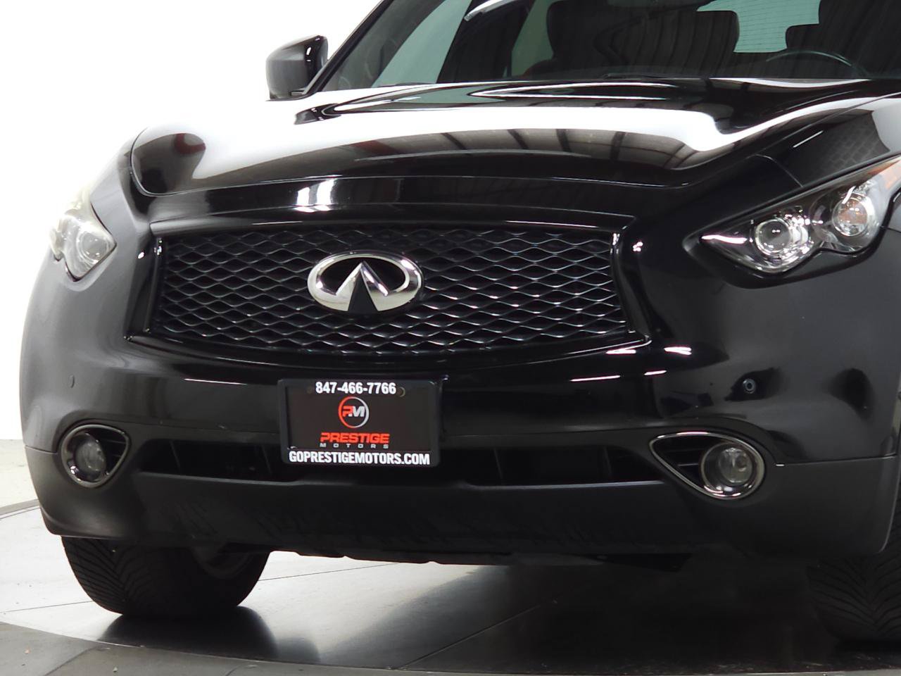 Used 2017 INFINITI QX70 AWD w/ Premium Package image 2