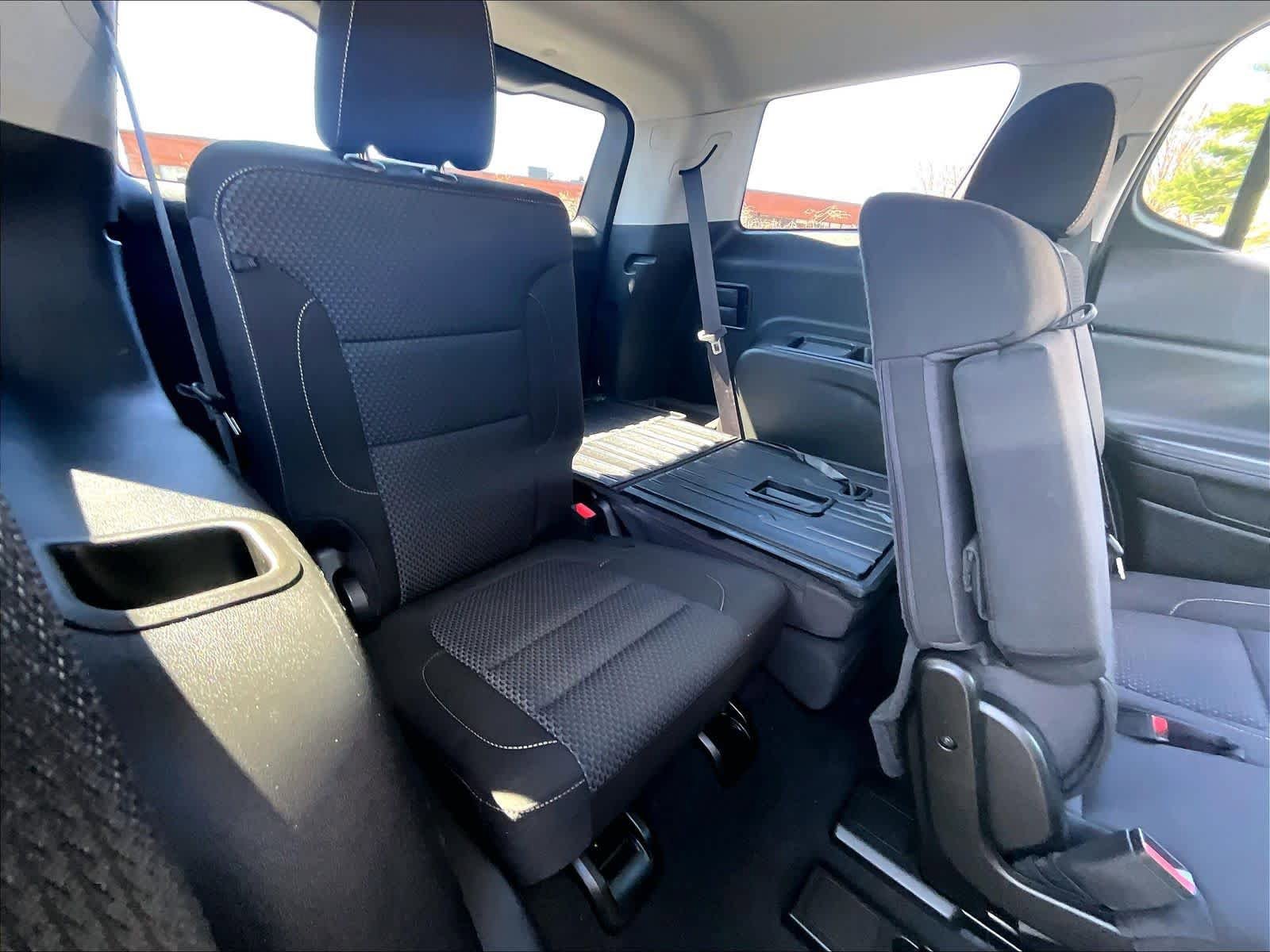 Used 2023 GMC Acadia SLE w/ Driver Convenience Package AWD/4WD image 16