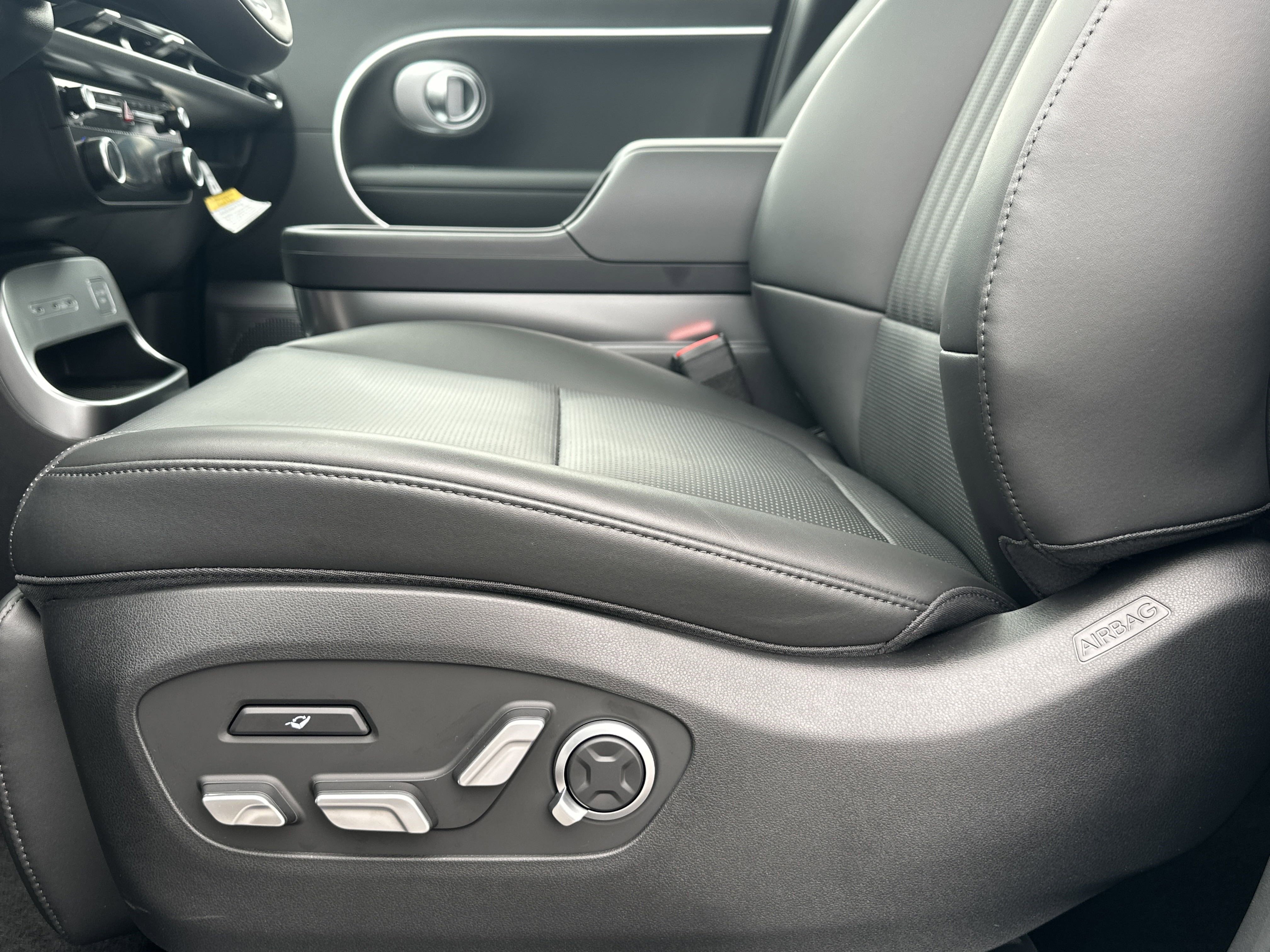 New 2026 Hyundai Ioniq 9 Calligraphy image 11