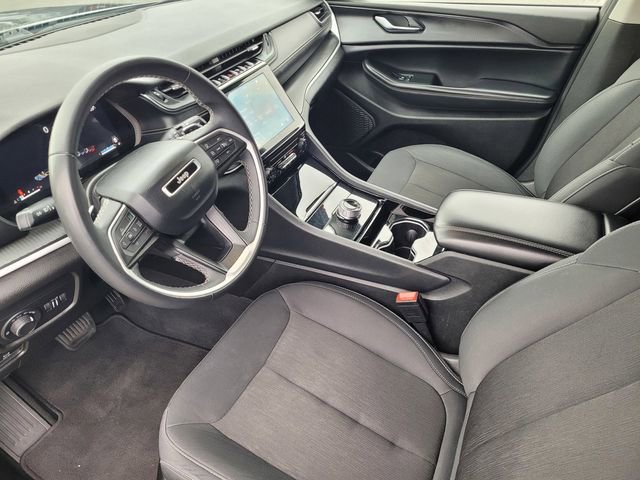 Used 2023 Jeep Grand Cherokee L Laredo AWD/4WD image 9