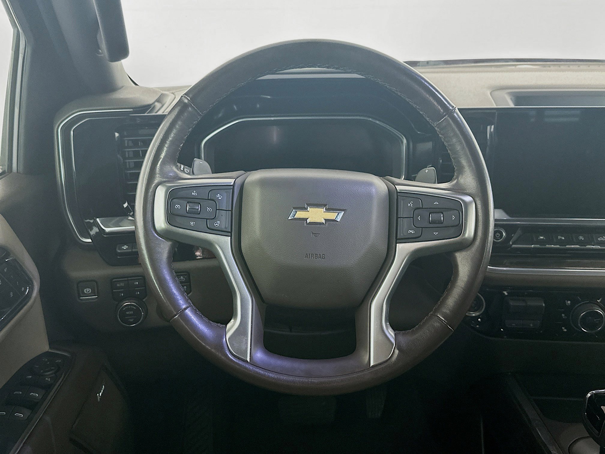 Used 2023 Chevrolet Silverado 1500 LTZ AWD/4WD image 18