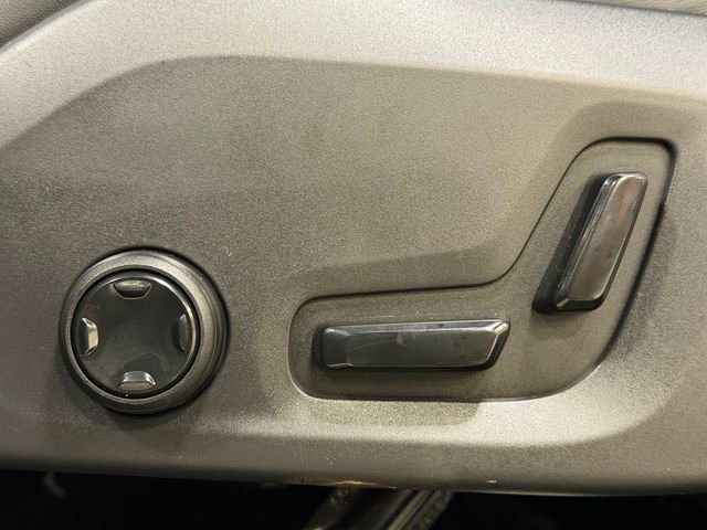 Used 2018 Volvo XC60 T6 R-Design w/ Convenience Package AWD/4WD image 19