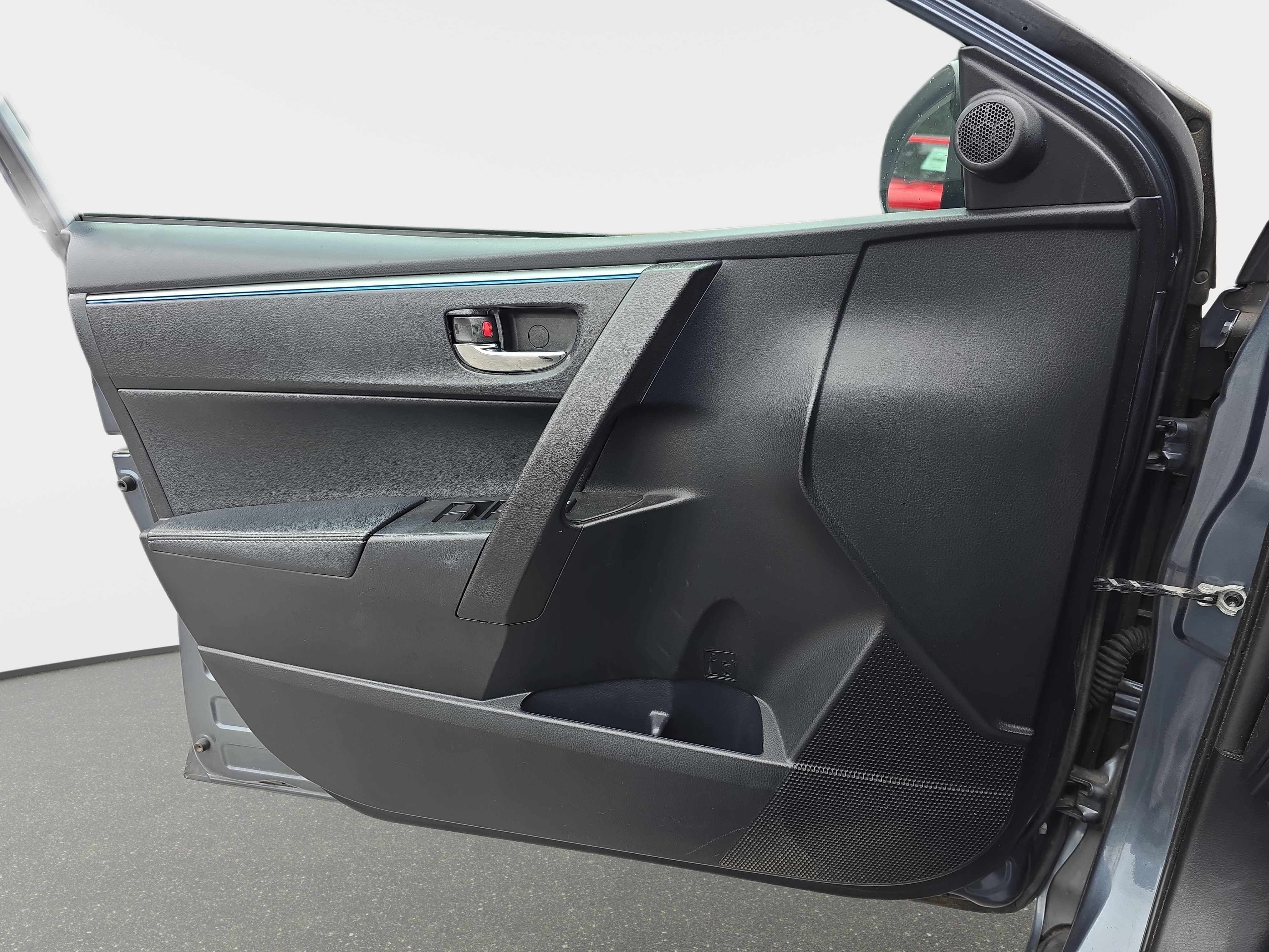 Used 2015 Toyota Corolla S FWD image 23