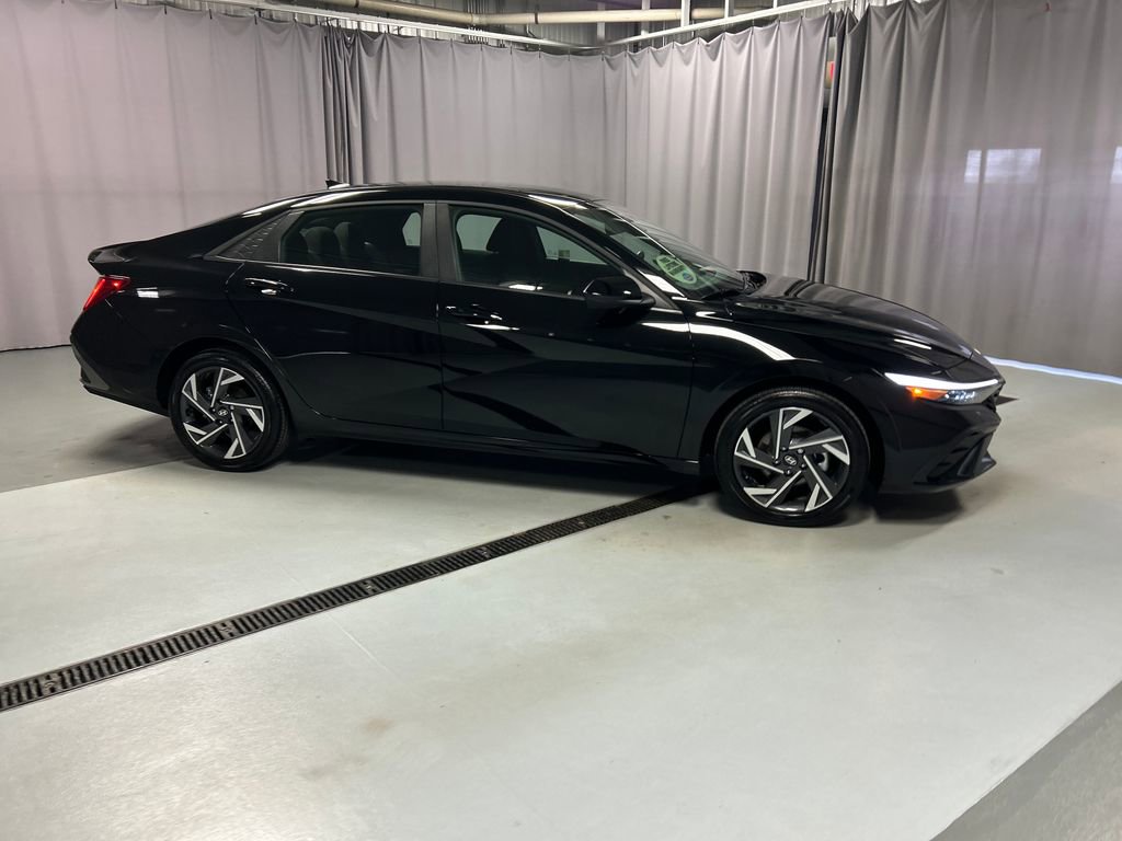 Used 2025 Hyundai Elantra SEL w/ Cargo Package FWD image 8