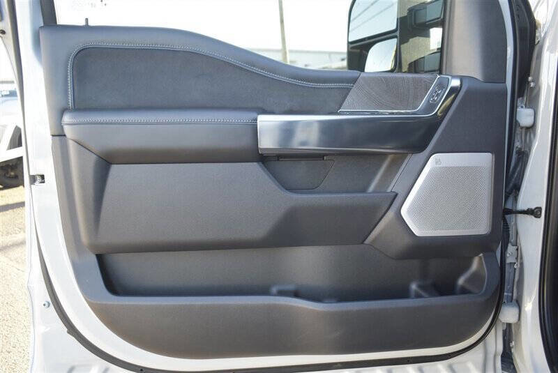 Used 2025 Ford F450 Platinum w/ FX4 Off-Road Package image 13