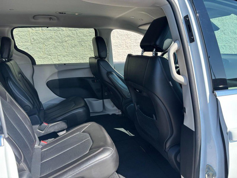 Used 2024 Chrysler Pacifica Touring-L FWD image 12