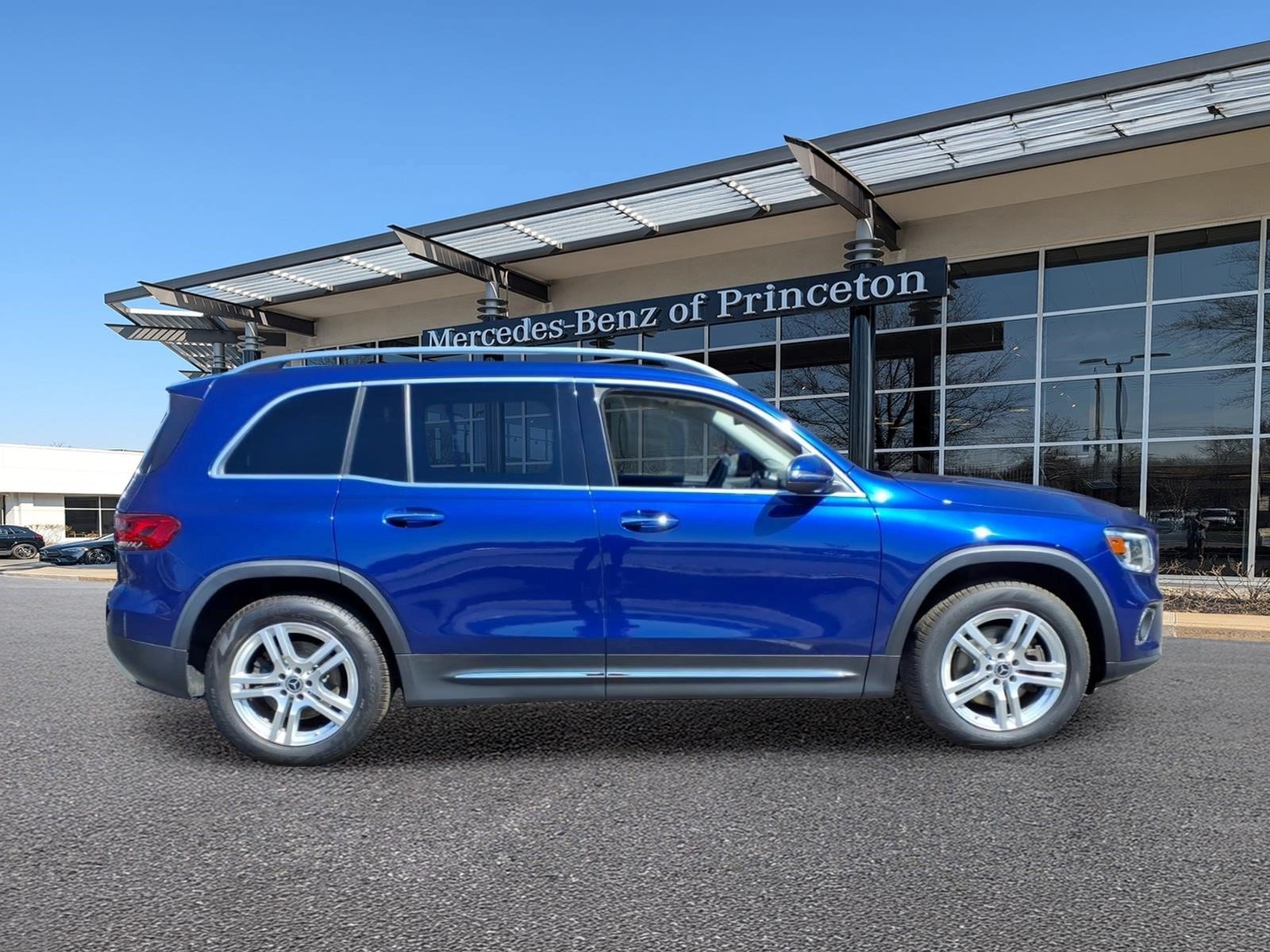 Certified 2022 Mercedes-Benz GLB 250 4MATIC image 2