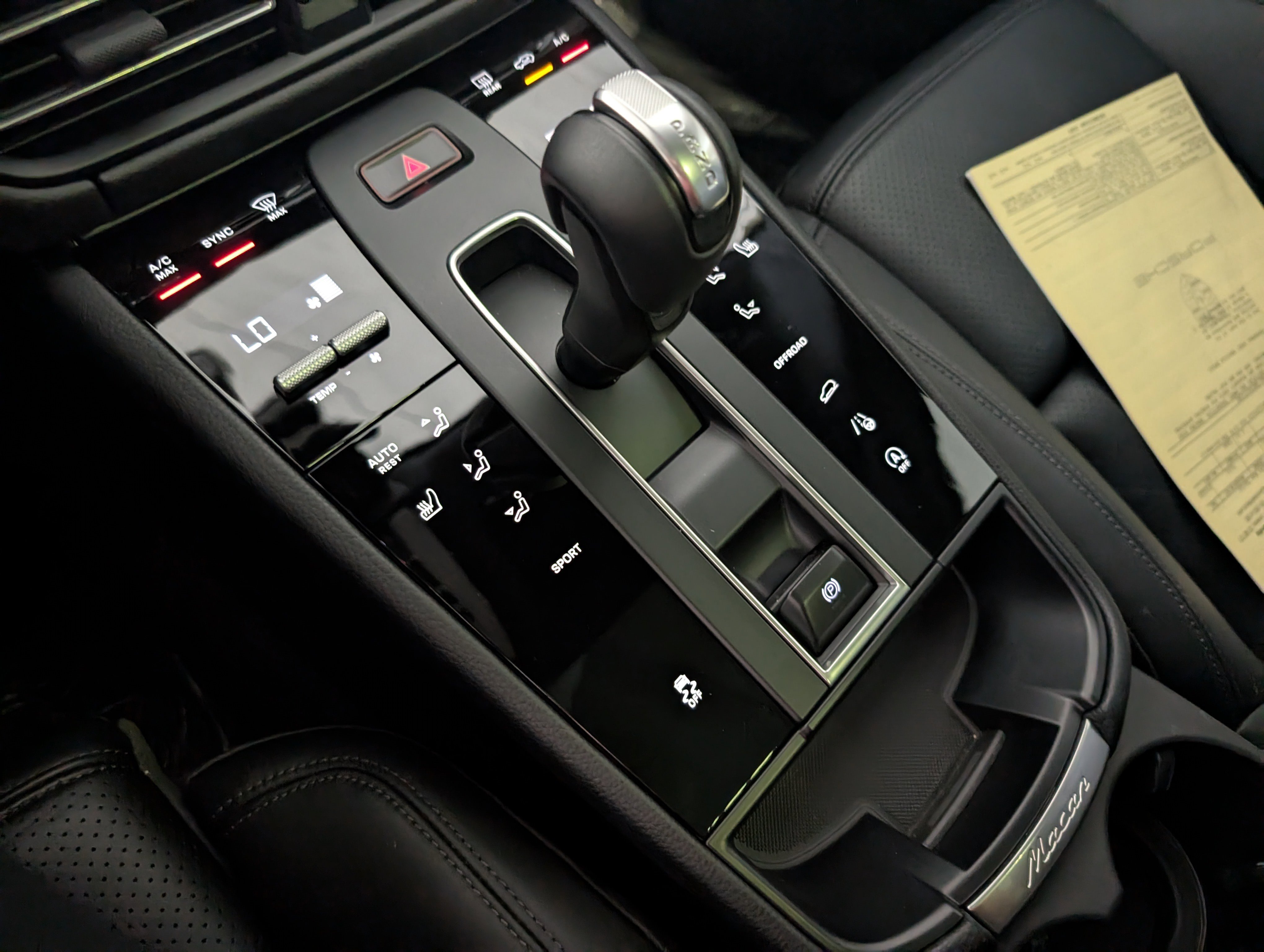 Used 2025 Porsche Macan image 40