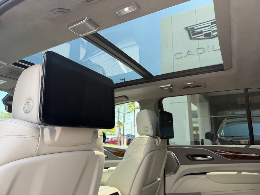 Used 2024 Cadillac Escalade ESV Sport Platinum w/ LPO, ONYX Package AWD/4WD image 19
