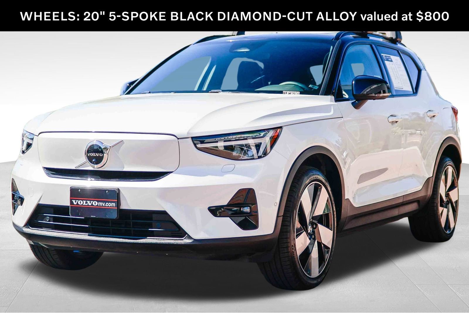 Used 2023 Volvo XC40 Recharge Plus image 3