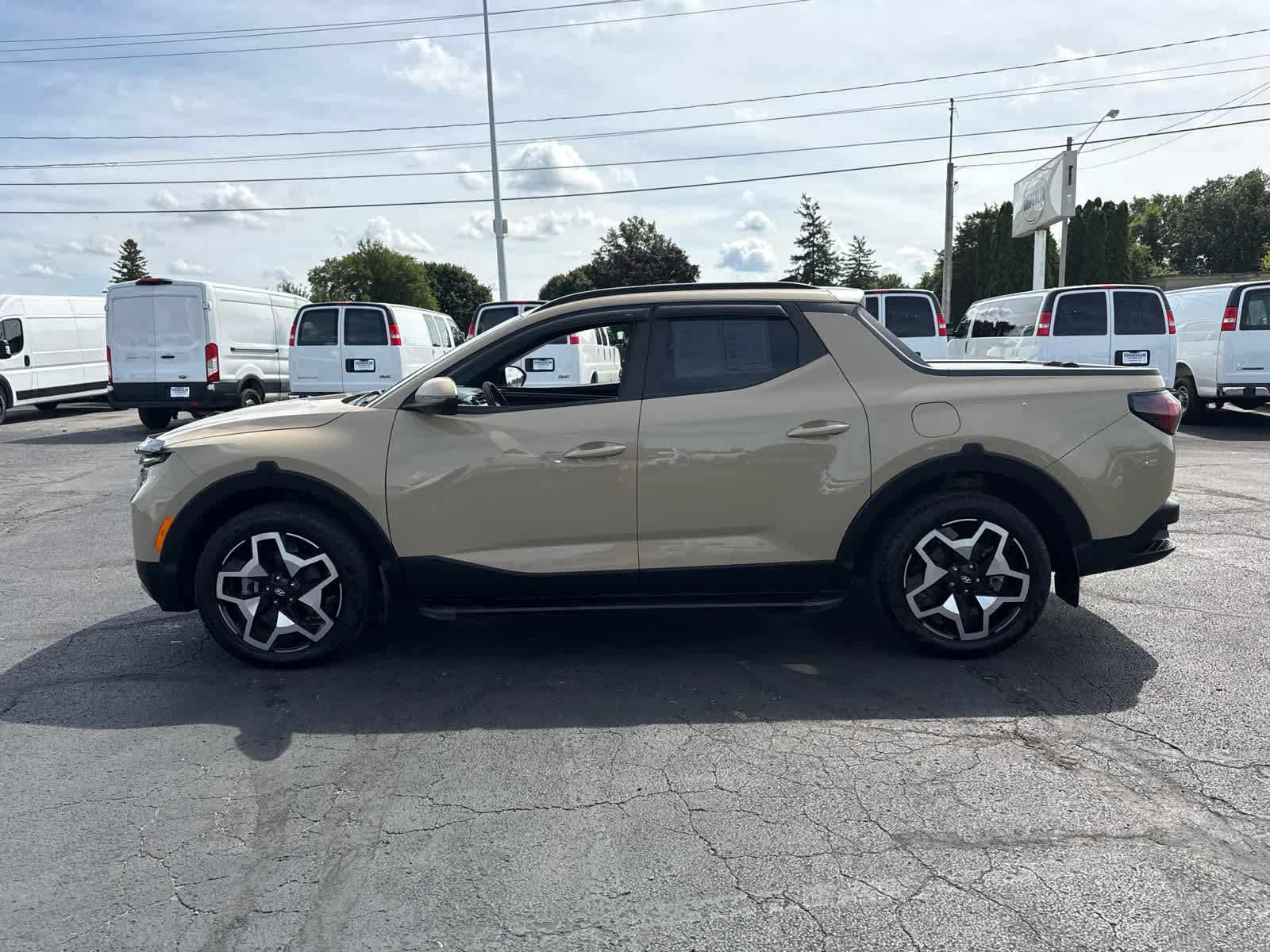 Used 2023 Hyundai Santa Cruz Limited AWD/4WD image 2