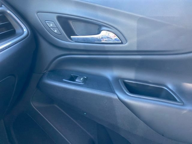 Used 2018 Chevrolet Equinox LT FWD image 23
