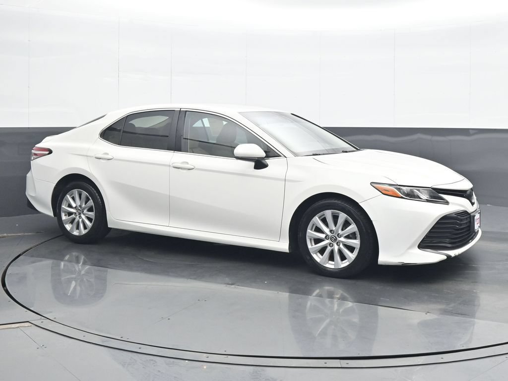 Used 2018 Toyota Camry LE FWD image 8