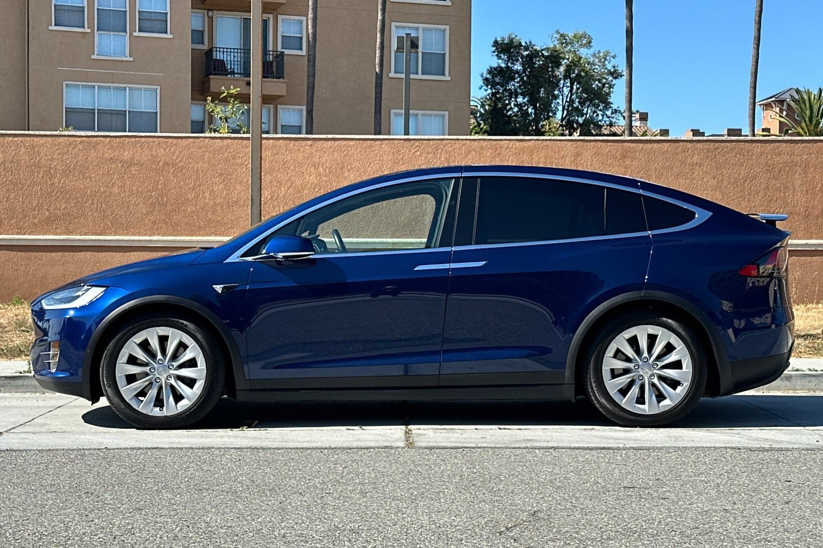 Used 2017 Tesla Model X 100D AWD/4WD image 7