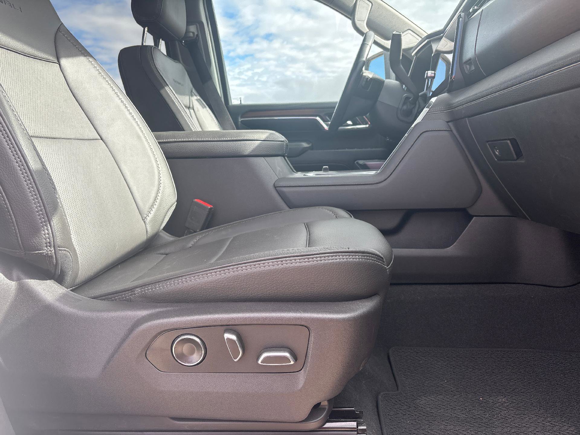 Used 2024 GMC Sierra 2500 Denali w/ Denali Reserve Package image 31