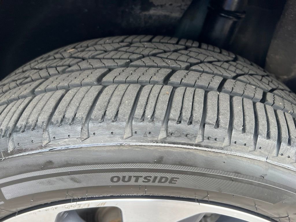 Used 2019 Buick Encore Essence FWD image 43