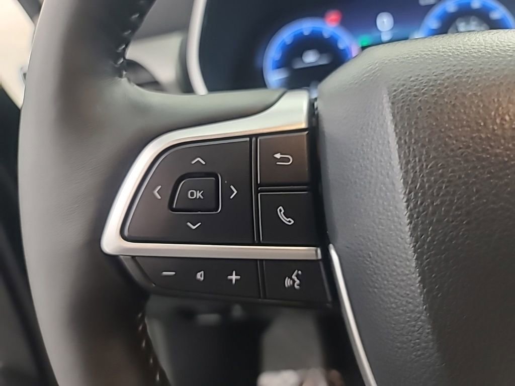 Used 2025 Toyota Highlander Platinum image 32