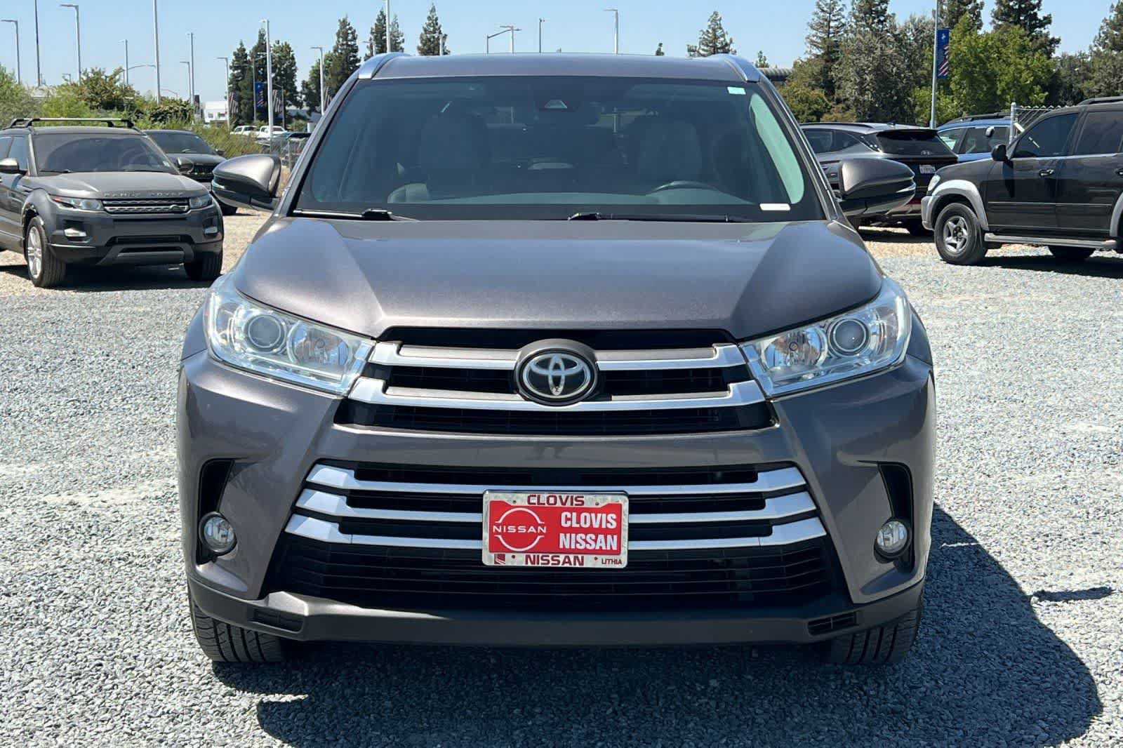 Used 2019 Toyota Highlander XLE FWD image 11