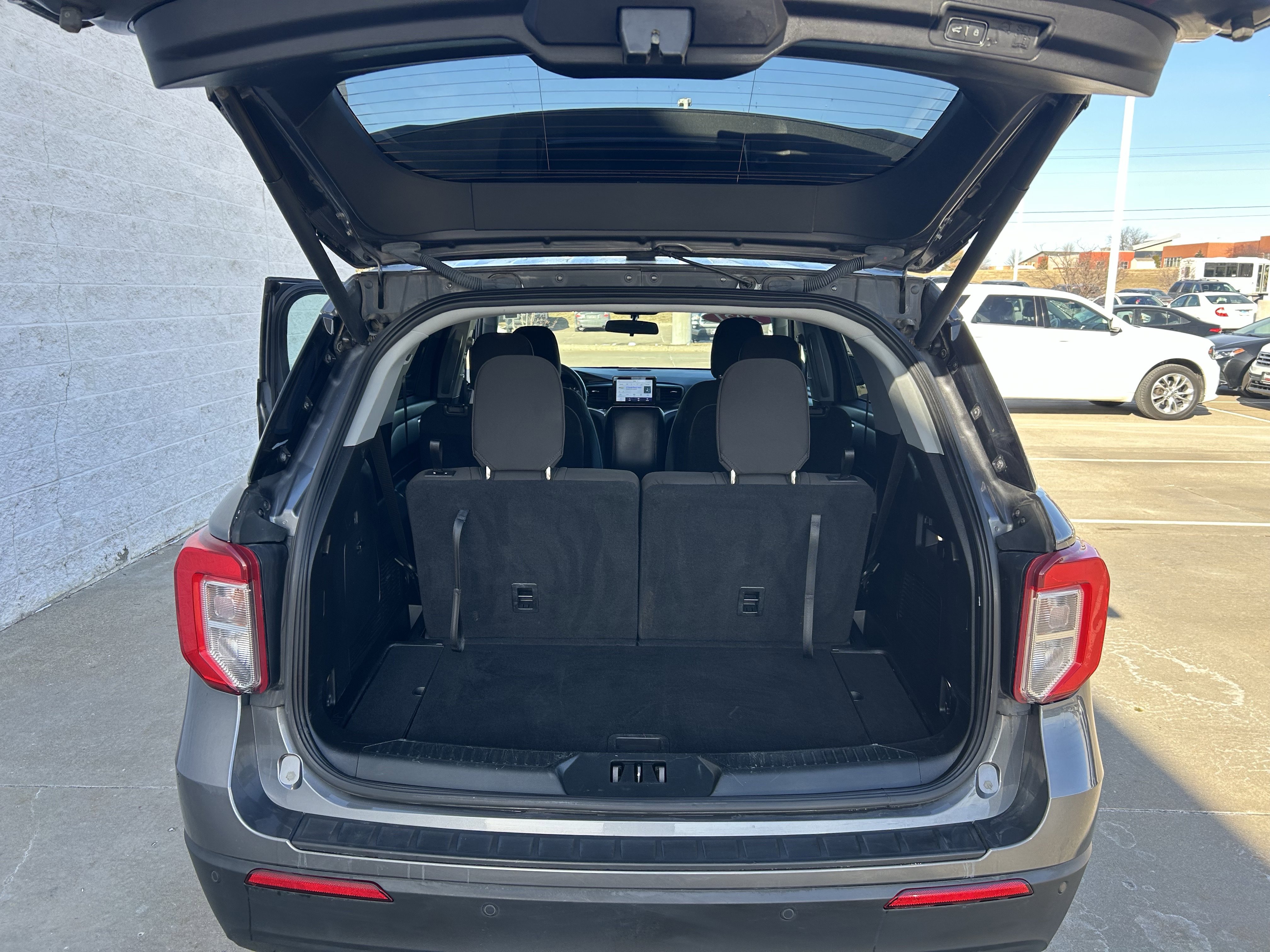 Used 2021 Ford Explorer XLT image 16