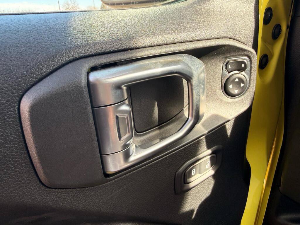 Used 2024 Jeep Wrangler Sport AWD/4WD image 19