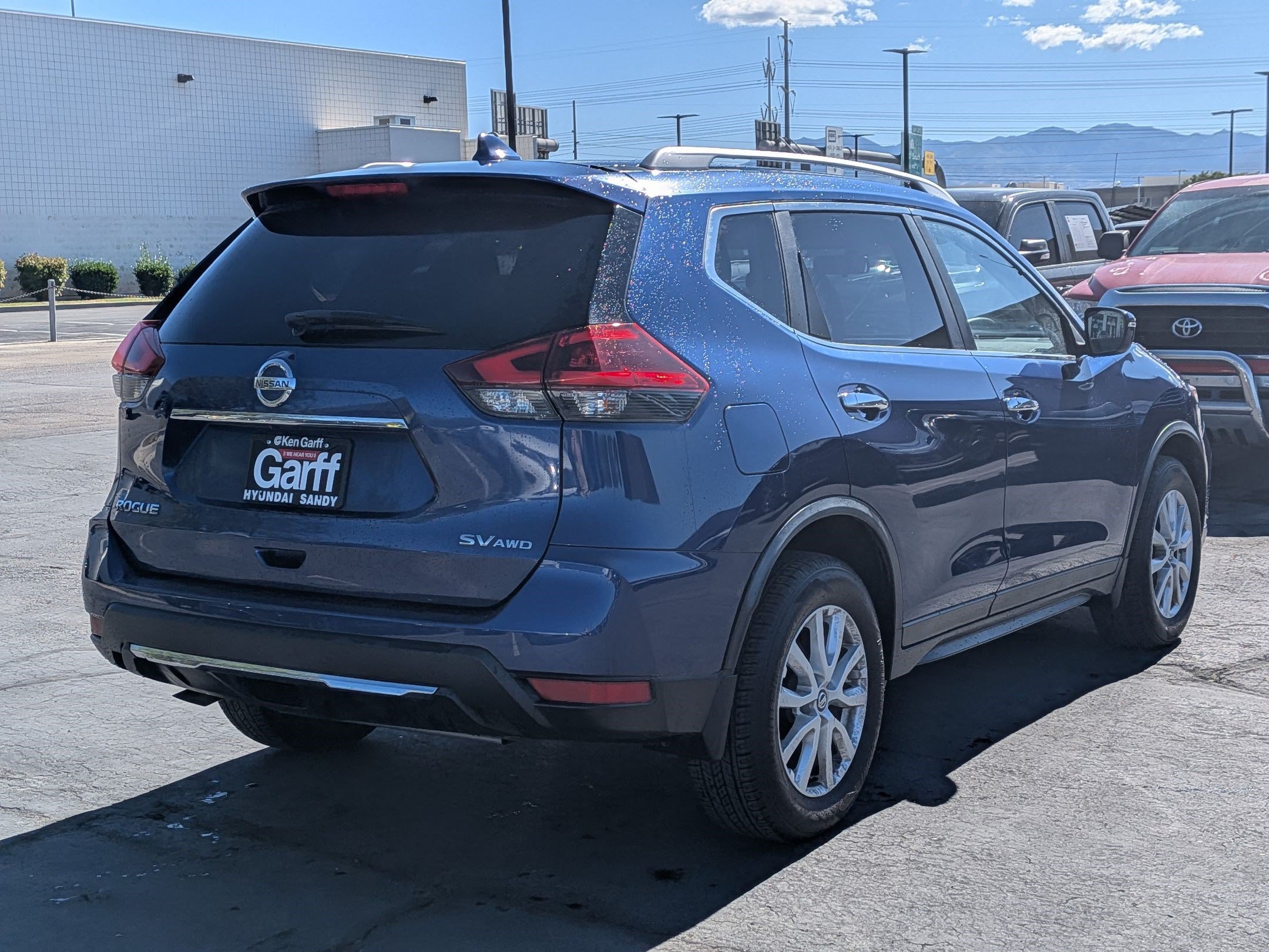 Used 2018 Nissan Rogue SV AWD/4WD image 3