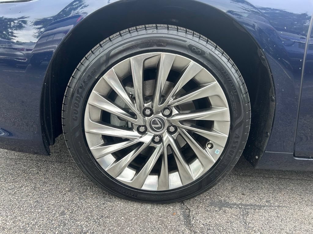 Used 2022 Lexus ES 350 Ultra Luxury w/ Accessory Package 2 FWD image 27