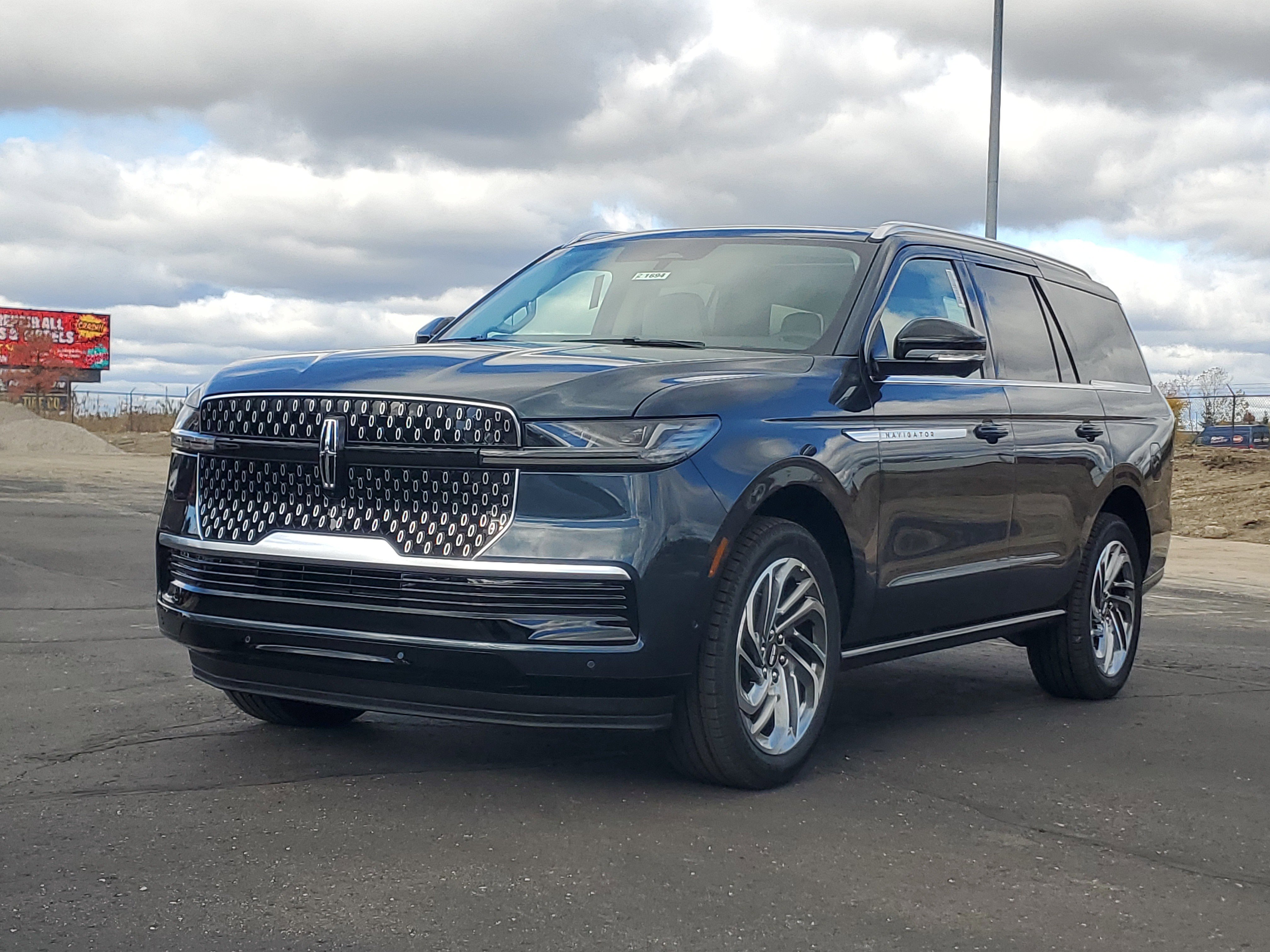 New 2025 Lincoln Navigator Reserve video 2