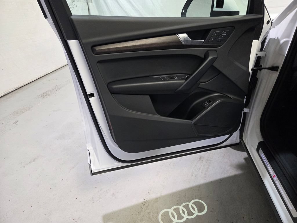 Used 2023 Audi Q5 2.0T Premium w/ Convenience Package AWD/4WD image 16