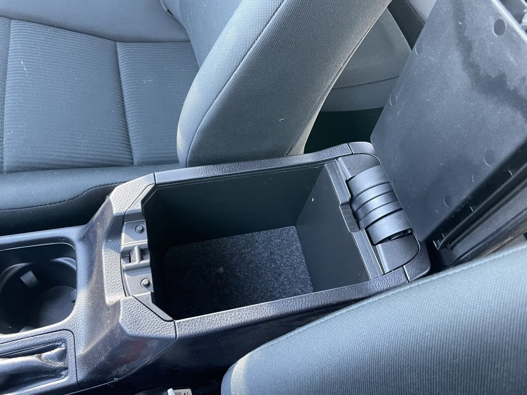 Used 2018 Toyota RAV4 LE image 43