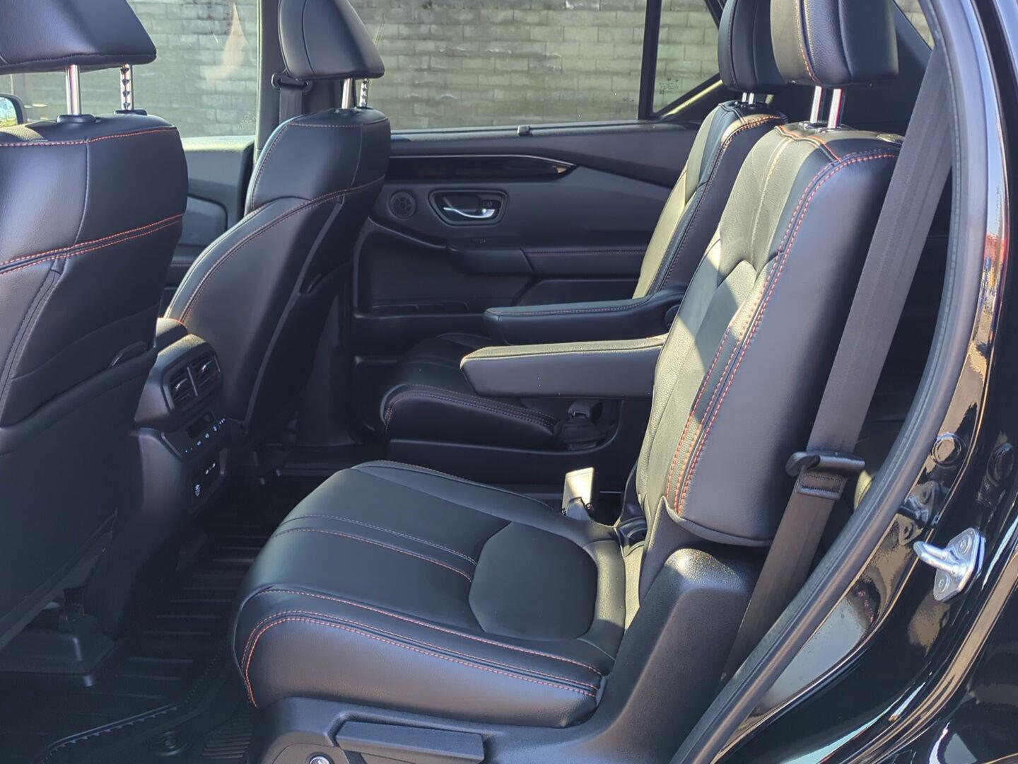 Used 2025 Honda Pilot TrailSport image 11