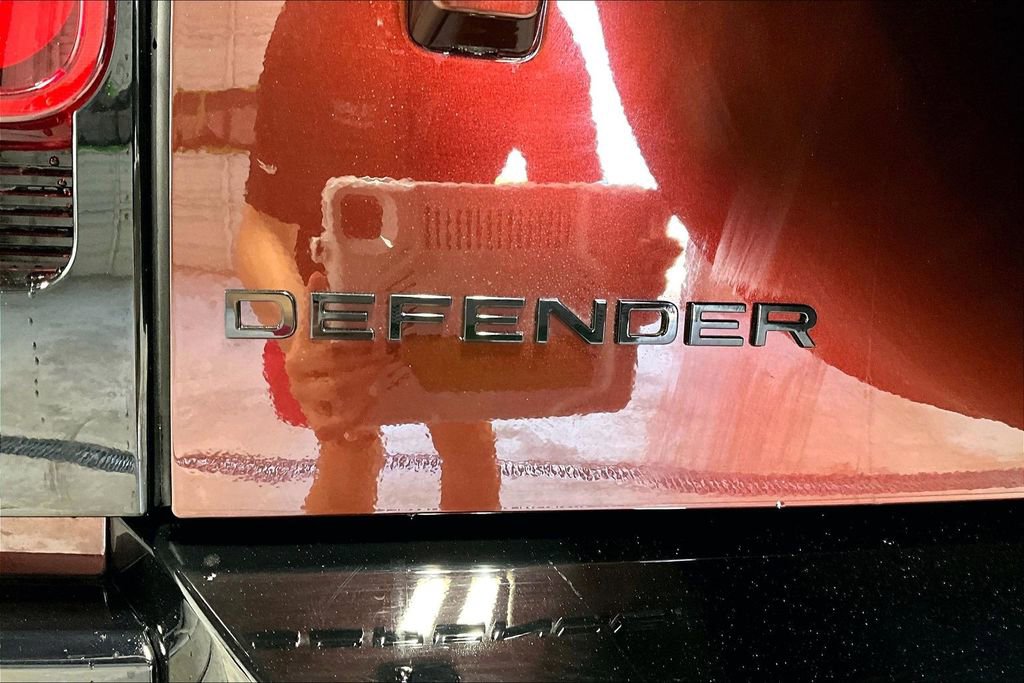 Used 2025 Land Rover Defender 110 Sedona Red Edition image 40