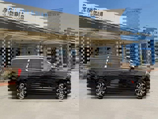 Used 2024 GMC Yukon XL Denali Ultimate image 3