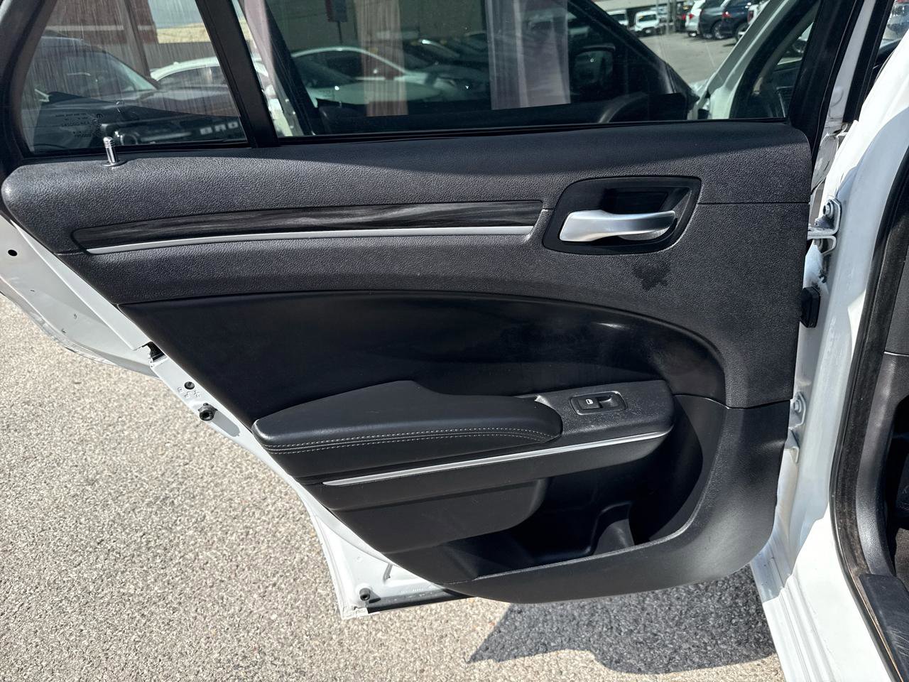 Used 2015 Chrysler 300 Limited image 13
