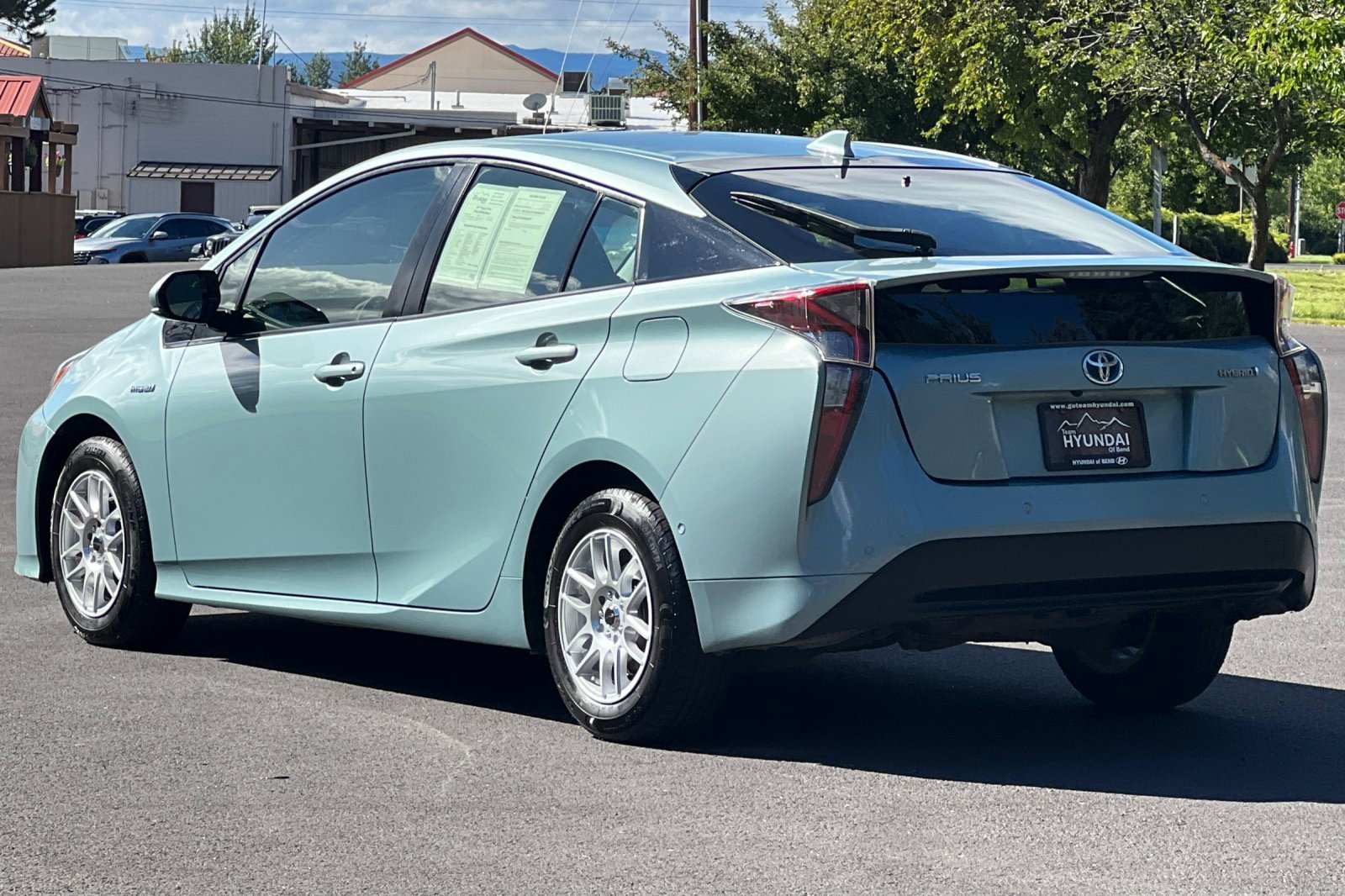 Used 2017 Toyota Prius Three image 6