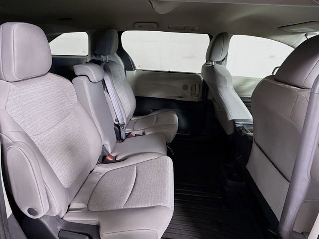 Used 2022 Toyota Sienna LE image 29
