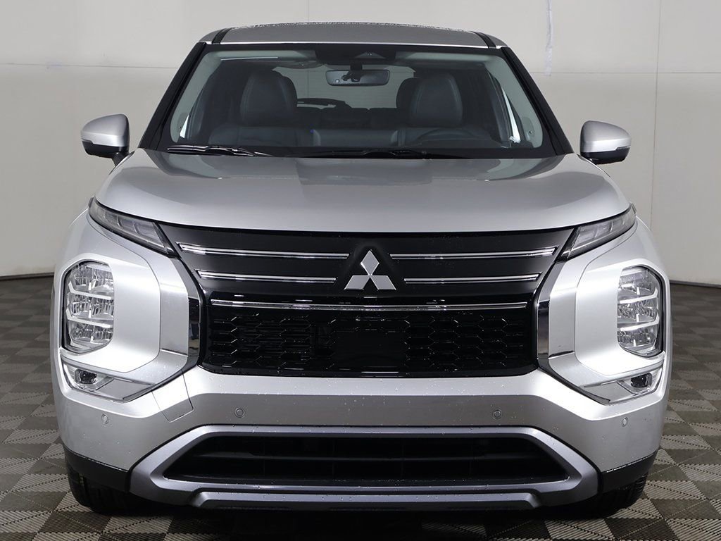 New 2026 Mitsubishi Outlander SE image 13