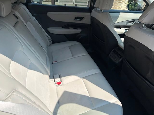 Used 2023 Nissan Ariya FWD image 32