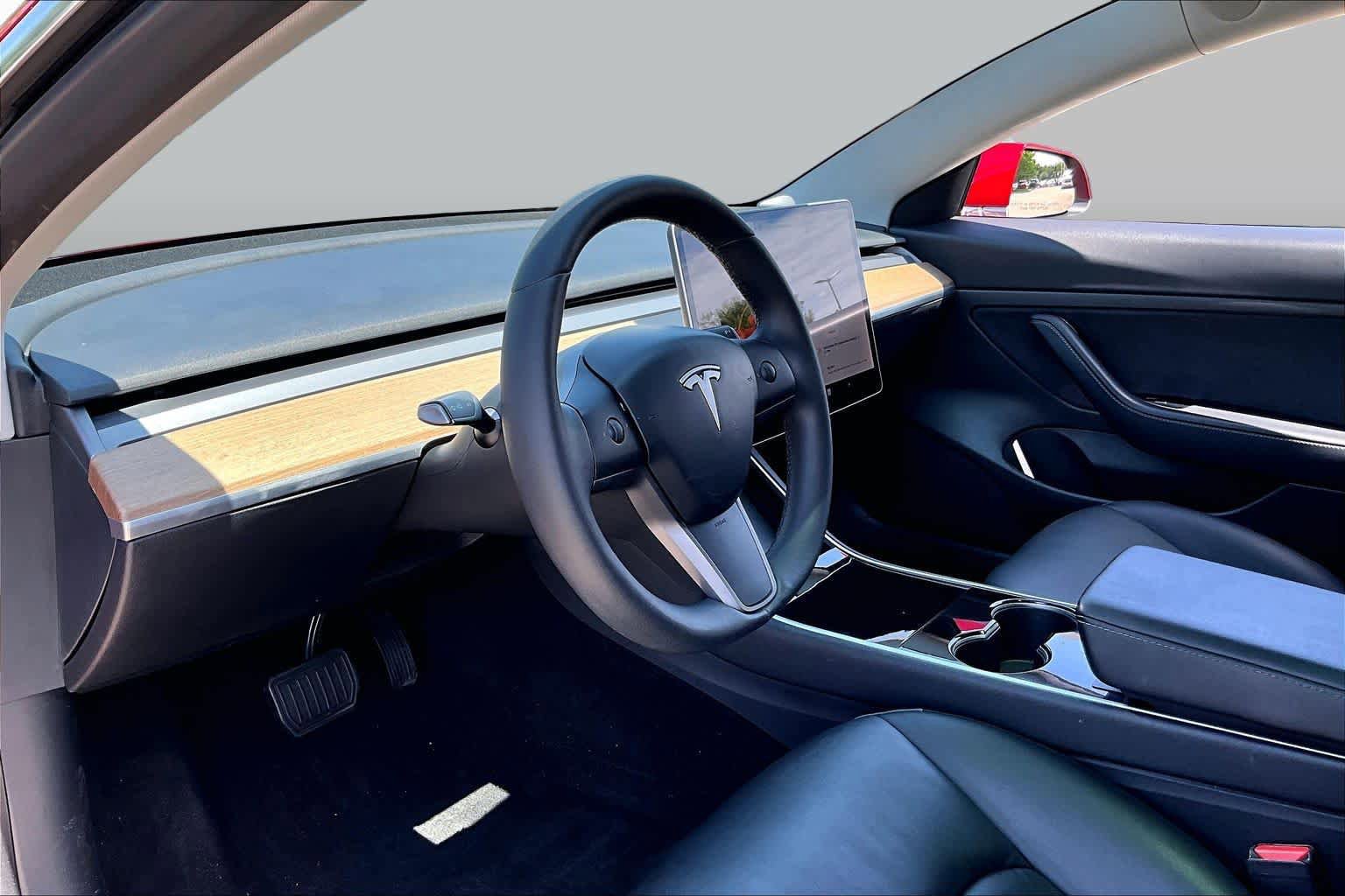 Used 2020 Tesla Model 3 Standard Range Plus RWD image 14
