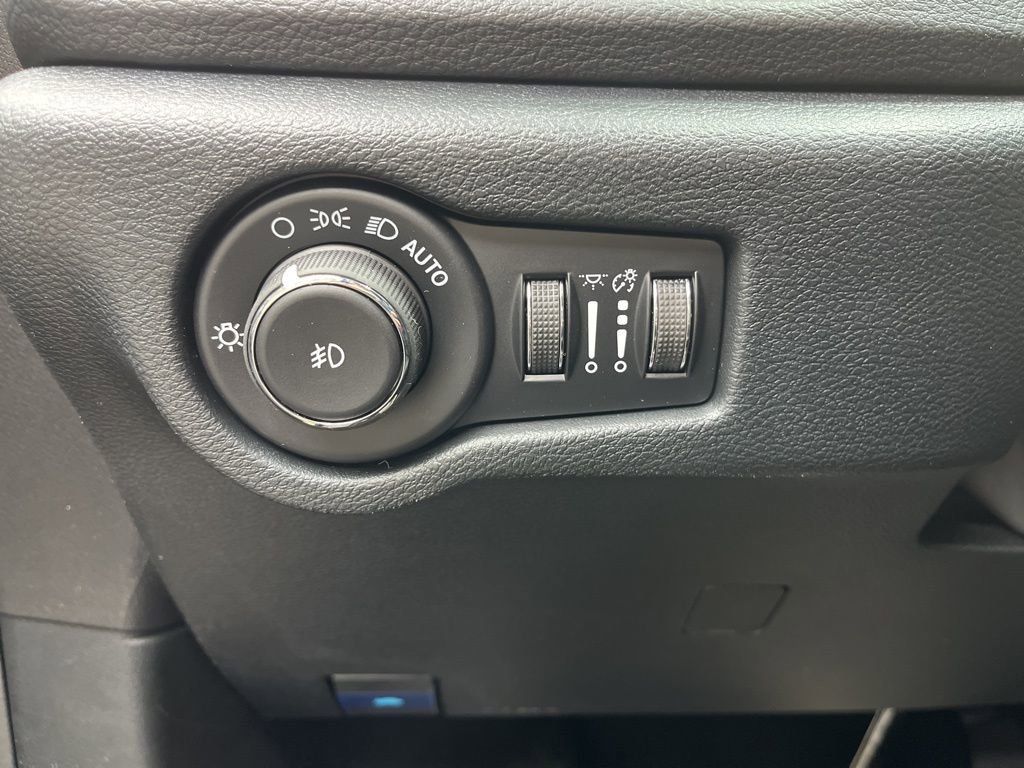 New 2026 Chrysler Pacifica Select image 11