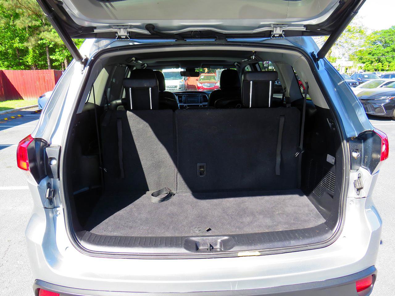 Used 2018 Toyota Highlander XLE FWD image 16