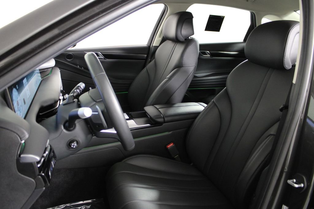 Used 2025 Genesis G80 2.5T image 16