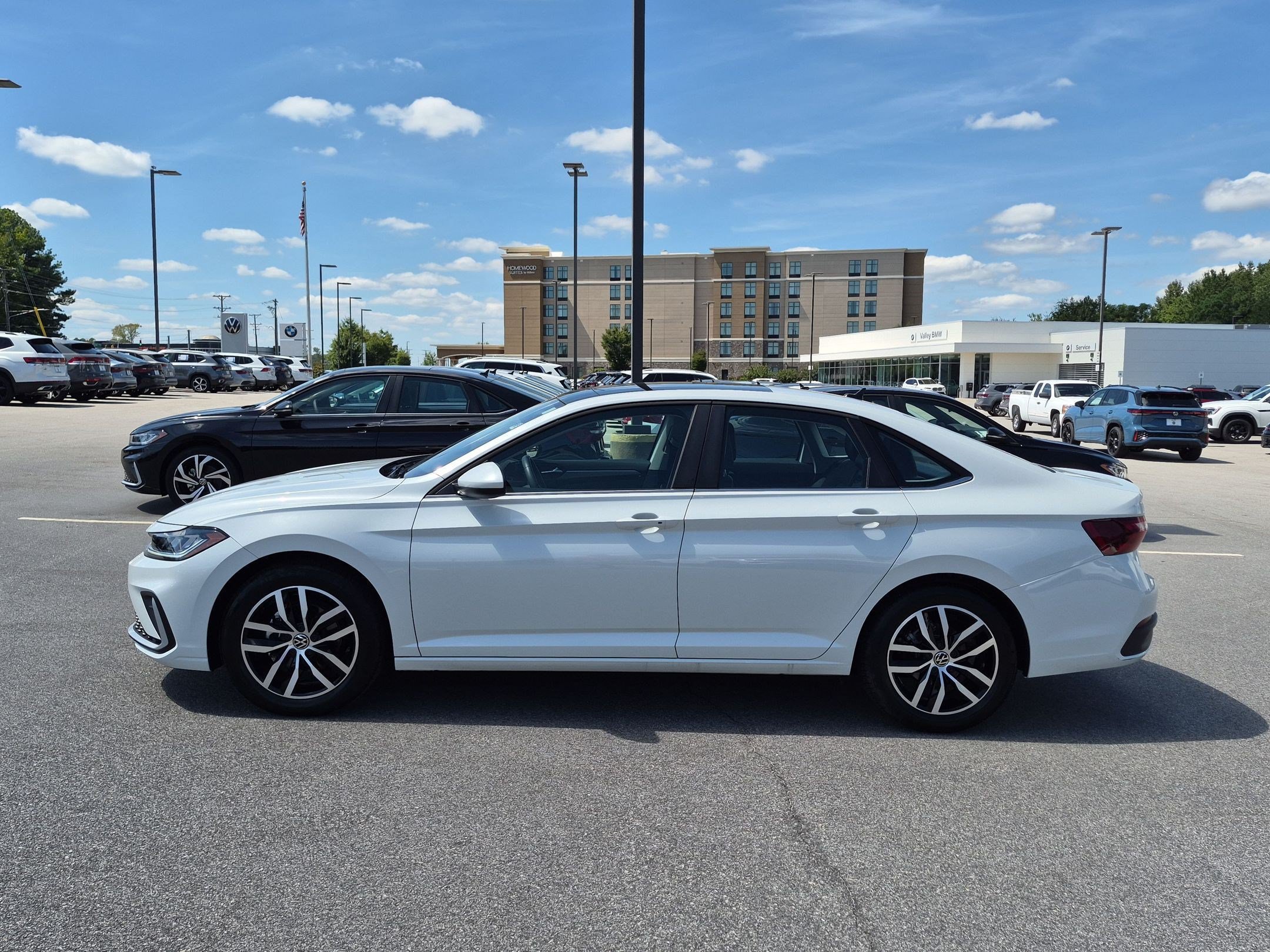 Used 2026 Volkswagen Jetta SE FWD image 6