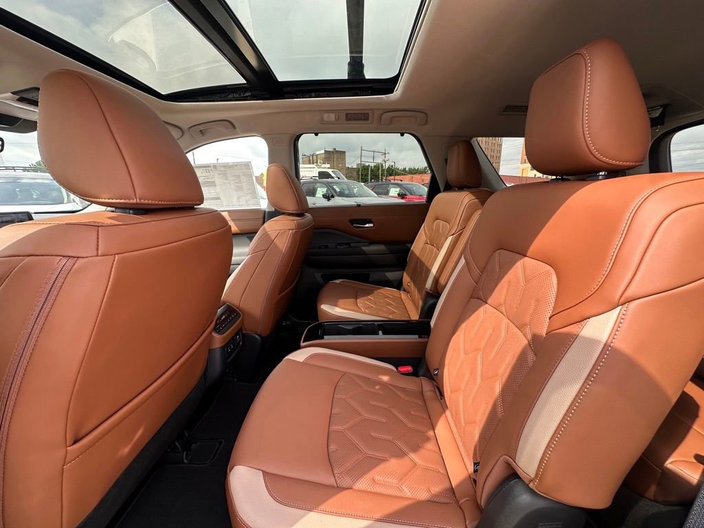 New 2026 Nissan Pathfinder Platinum AWD/4WD image 16