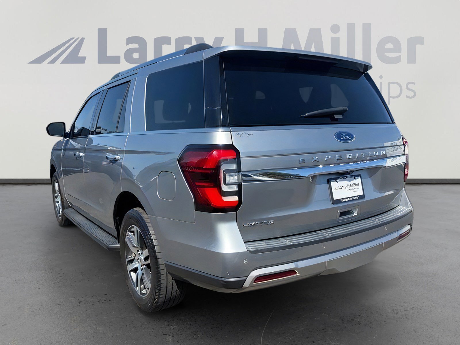 Used 2023 Ford Expedition Limited RWD image 4