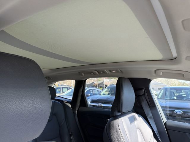 Used 2023 Volvo XC60 B5 Plus image 24