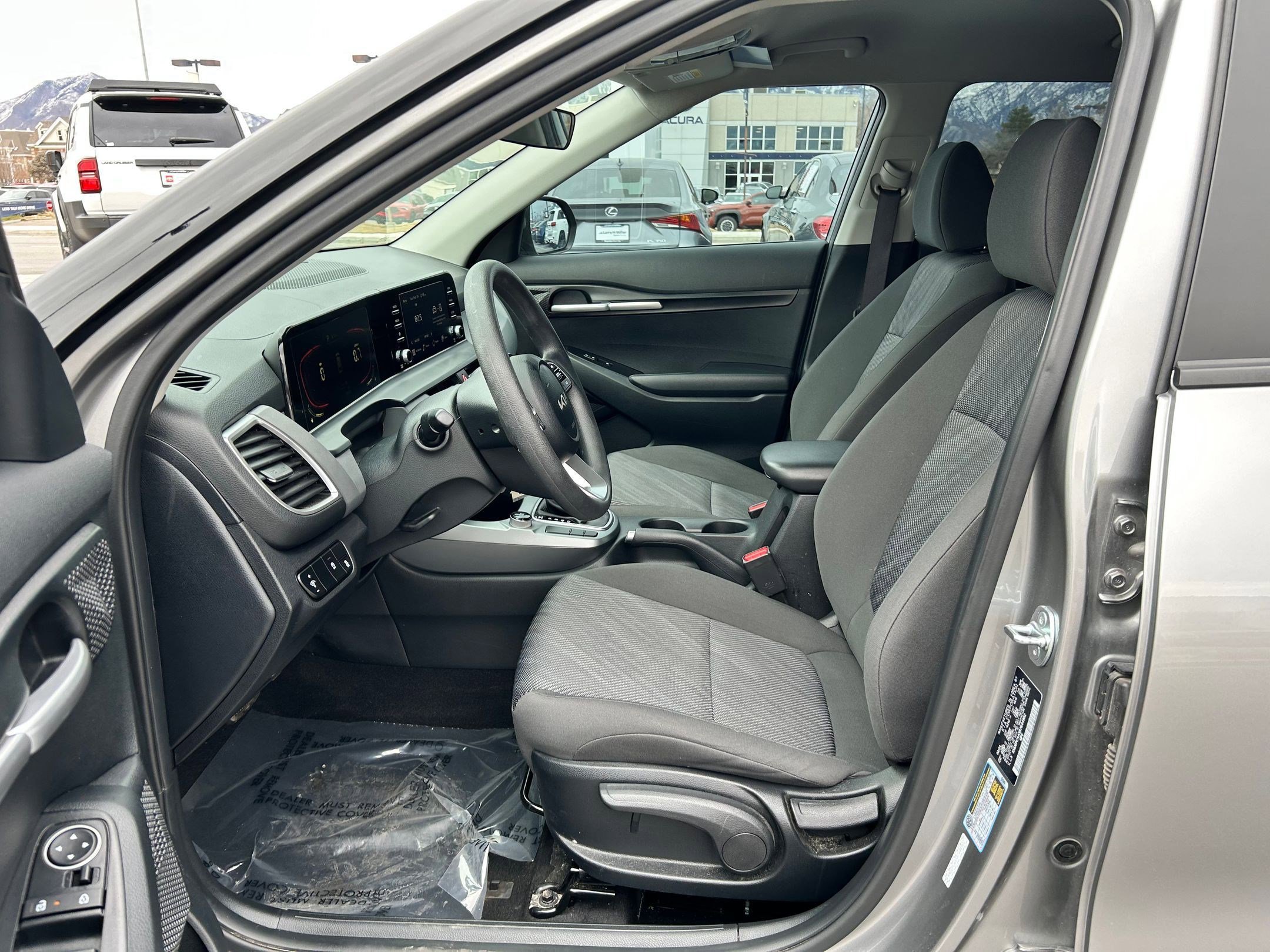 Used 2024 Kia Seltos LX image 11