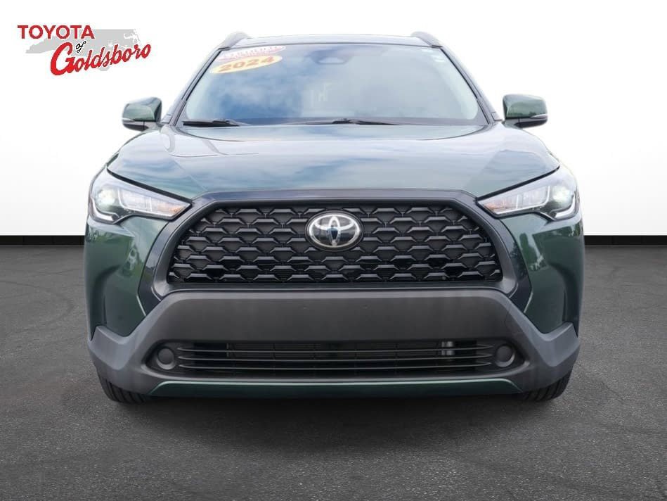 Used 2024 Toyota Corolla Cross LE image 2