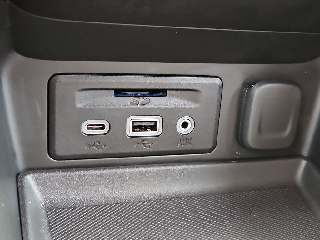 Used 2022 GMC Terrain SLT image 23