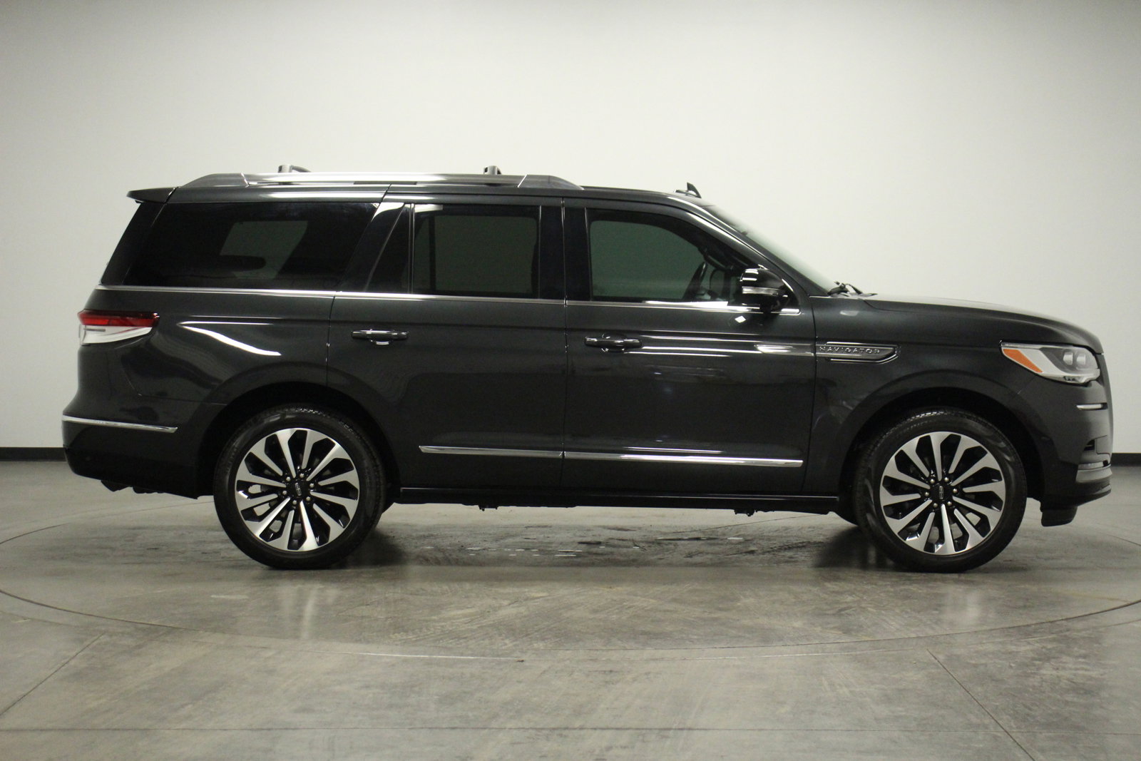 Used 2024 Lincoln Navigator Reserve image 9