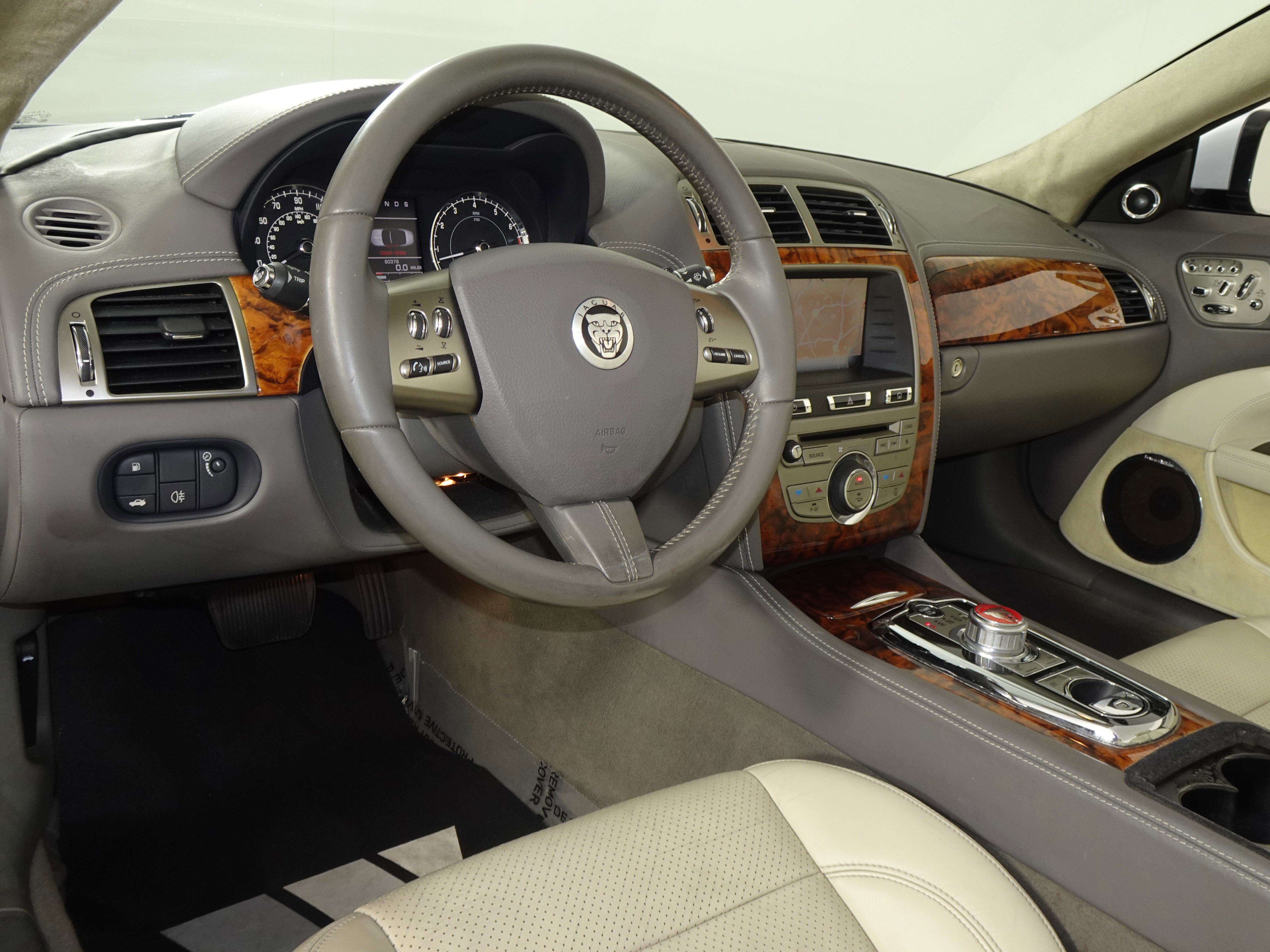 Used 2010 Jaguar XK Convertible image 35